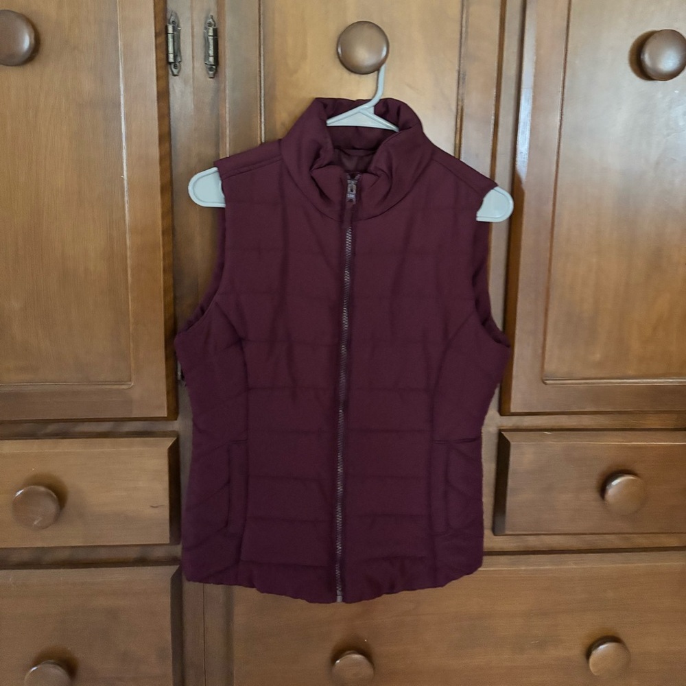 Aeropostale maroon puffer vest!